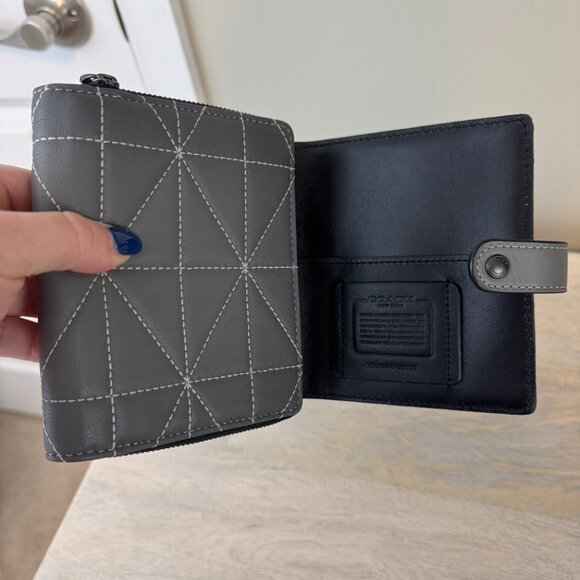 Coach Quilted Leather Cord Organizer/Wallet in Heather Gray, NWT - Picture 5 of 10